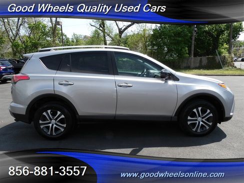 Used 2016 Toyota RAV4 LE FWD image 4