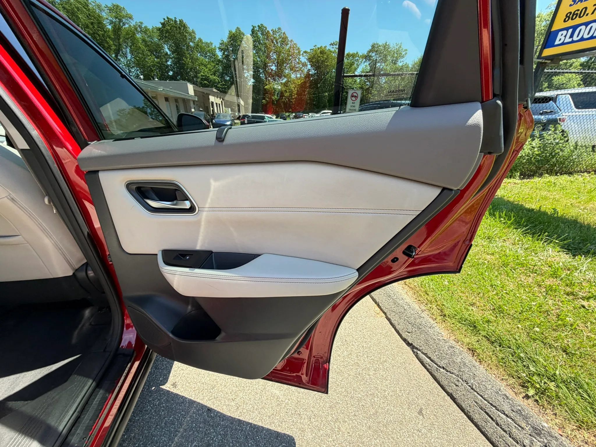 Used 2021 Nissan Rogue SV w/ Premium Package AWD/4WD image 16