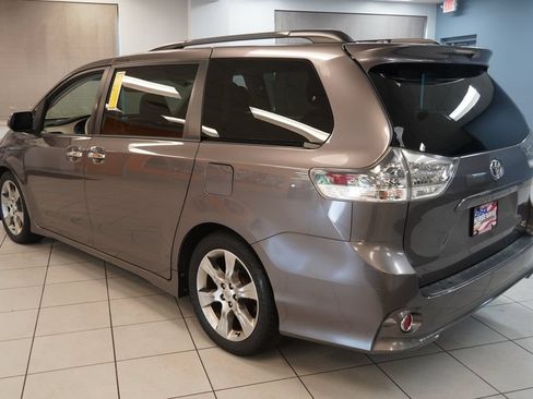 Used 2013 Toyota Sienna SE FWD image 10