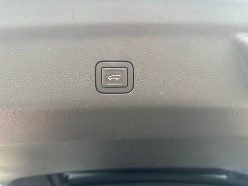 Used 2025 GMC Yukon Denali w/ Denali Reserve Package image 42