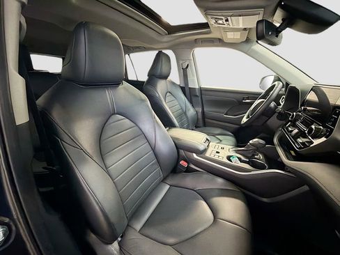 Used 2023 Toyota Highlander XLE image 30
