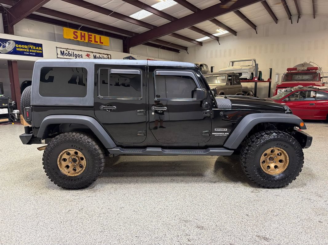 Used 2015 Jeep Wrangler Unlimited Sport w/ Quick Order Package 24S AWD/4WD image 9