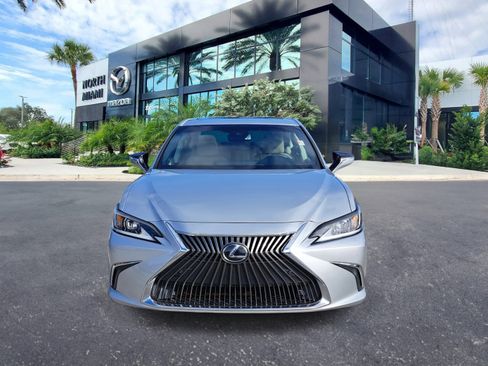 Used 2019 Lexus ES 350 w/ Premium Package image 2