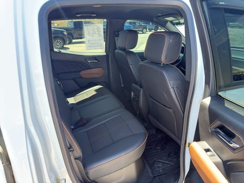 Used 2024 GMC Canyon AT4 AWD/4WD image 11