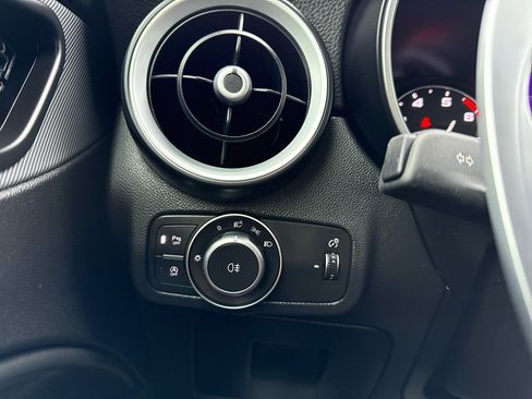 Used 2022 Alfa Romeo Stelvio Veloce image 40