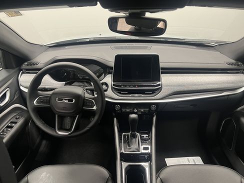 New 2026 Jeep Compass Latitude image 12