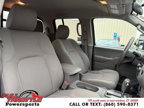 Used 2015 Nissan Frontier SV image 16