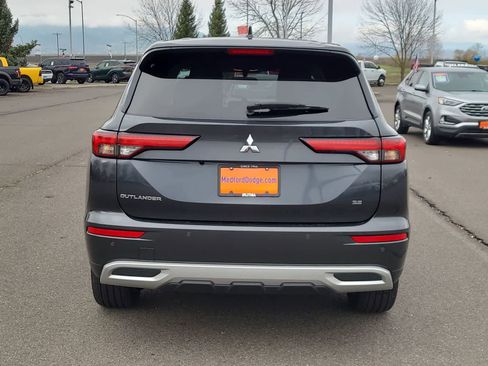 Used 2024 Mitsubishi Outlander SE image 13