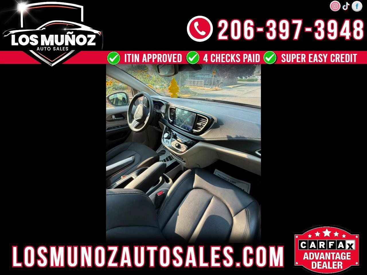 Used 2023 Chrysler Pacifica Touring-L AWD/4WD image 1