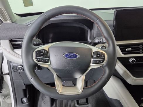 Used 2025 Ford Explorer Active w/ Active Comfort Package image 18
