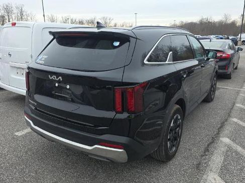 Used 2025 Kia Sorento S w/ Panoramic Sunroof Package image 3