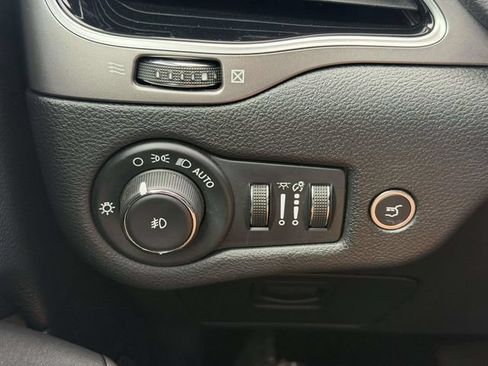 Used 2020 Jeep Cherokee Limited AWD/4WD image 22