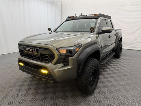 Used 2024 Toyota Tacoma TRD Off-Road AWD/4WD image 2