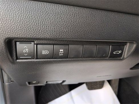 Certified 2022 Toyota Venza LE image 16