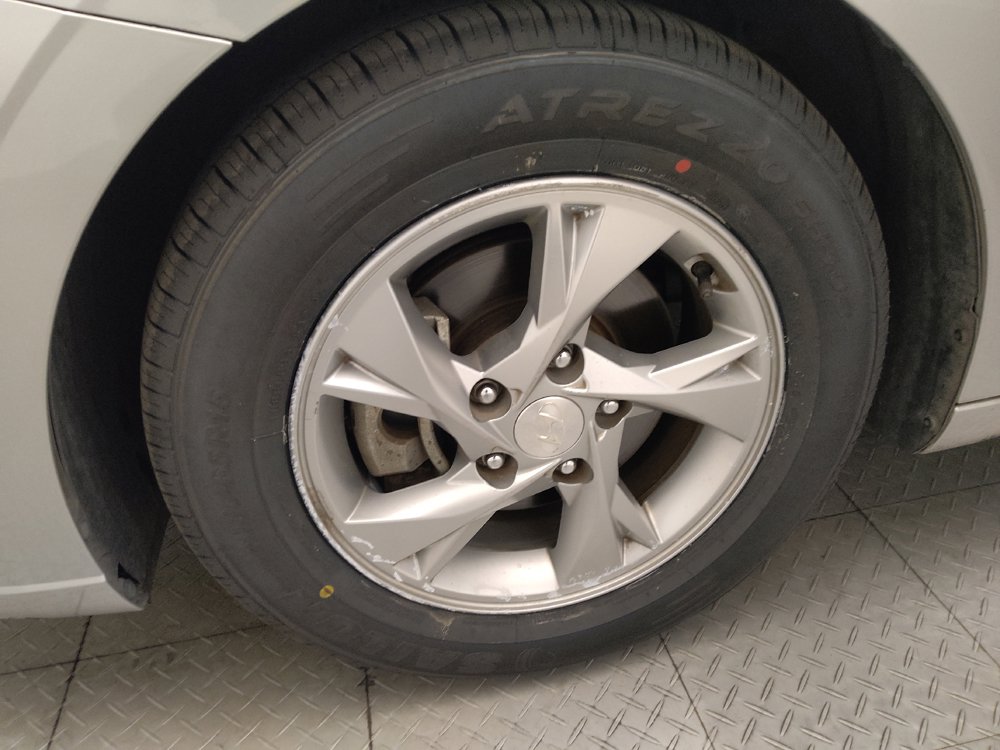 Used 2021 Hyundai Elantra SE FWD image 31
