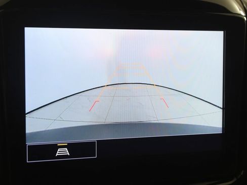 Used 2023 Chevrolet Traverse LT image 9