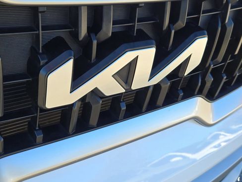 Used 2023 Kia Telluride EX w/ EX Captain's Chair Package image 4