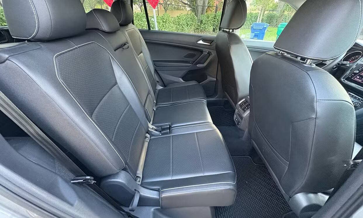 Used 2021 Volkswagen Tiguan SE w/ Panoramic Sunroof Package FWD image 16