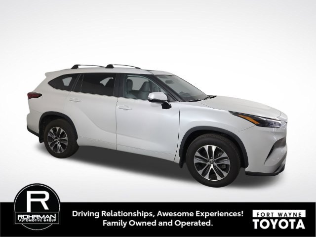 Used 2024 Toyota Highlander XLE AWD/4WD image 5