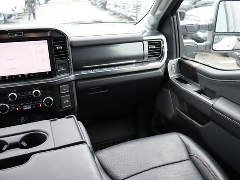 Used 2025 Ford F250 Lariat w/ Chrome Package image 16