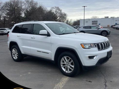 Used 2018 Jeep Grand Cherokee Laredo image 1