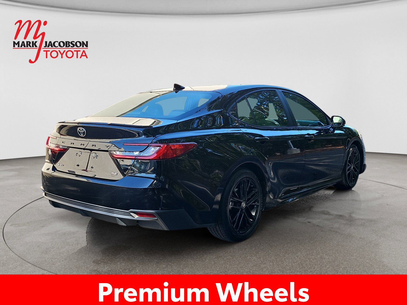 Used 2025 Toyota Camry SE FWD image 9