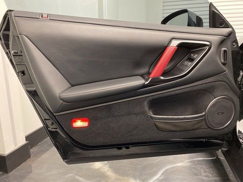 Used 2013 Nissan GT-R Black Edition image 10