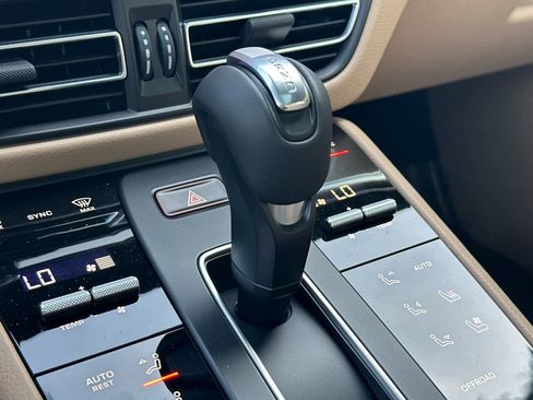 New 2026 Porsche Macan image 25