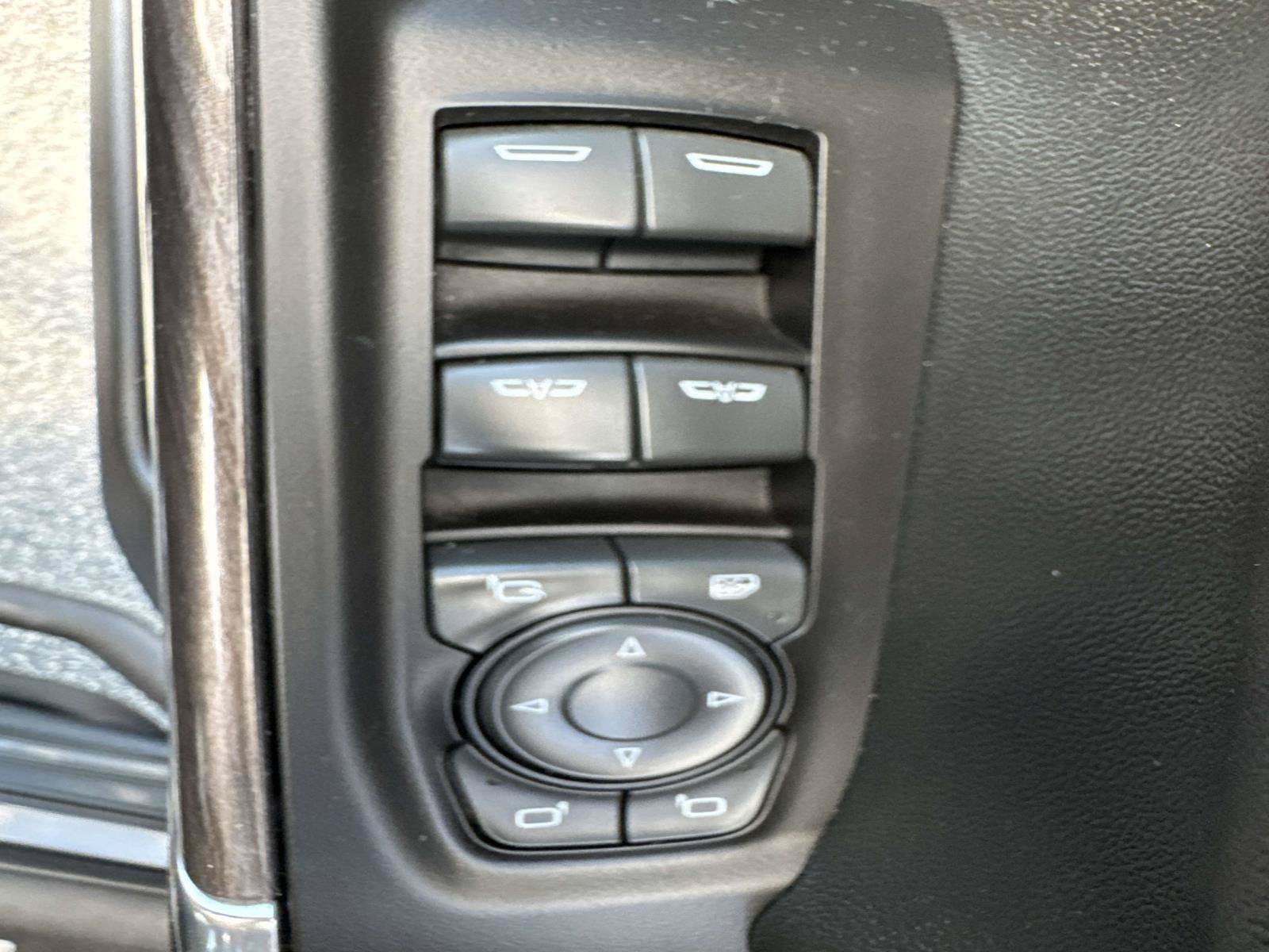 Used 2022 Chevrolet Silverado 1500 LTZ AWD/4WD image 23