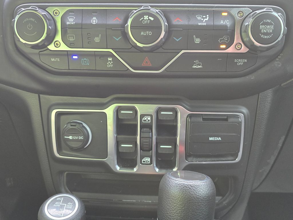 Used 2023 Jeep Wrangler Unlimited w/ Sun & Screen Package AWD/4WD image 34