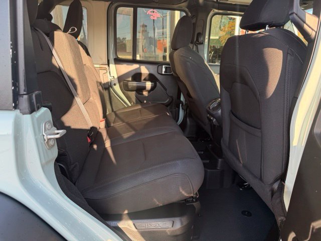 Used 2023 Jeep Wrangler Unlimited w/ Cold Weather Group AWD/4WD image 22