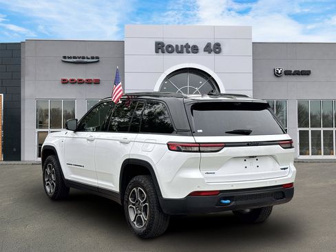 Used 2023 Jeep Grand Cherokee Trailhawk w/ Luxury Tech Group III AWD/4WD image 4