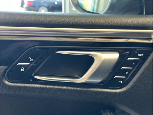 Used 2018 Porsche Macan Sport Edition image 14