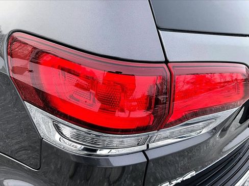 Used 2021 Jeep Grand Cherokee Limited w/ Premium Lighting Group image 22