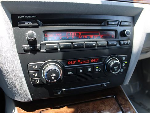 Used 2009 BMW 328i Convertible image 25