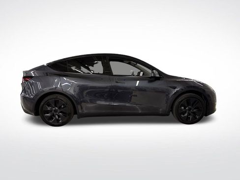 Used 2024 Tesla Model Y 2WD image 6