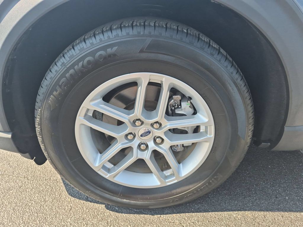 Used 2025 Ford Explorer Active RWD image 9