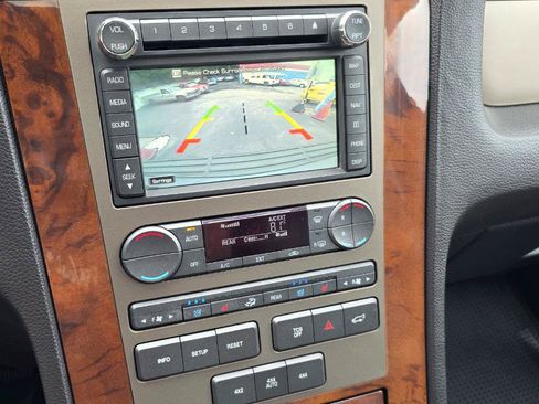 Used 2014 Lincoln Navigator 4WD image 17