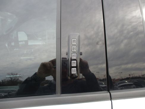 Used 2022 Ford F350 Lariat w/ Lariat Ultimate Package image 4