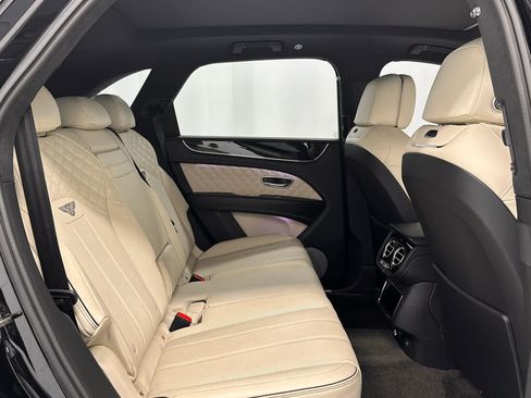 Used 2023 Bentley Bentayga AWD/4WD image 21