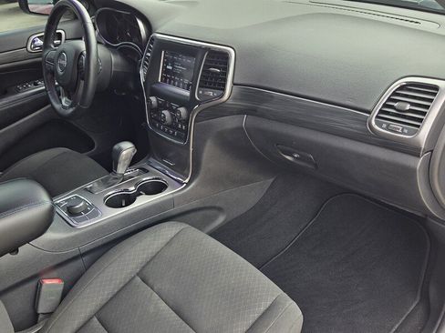 Certified 2019 Jeep Grand Cherokee Laredo AWD/4WD image 19