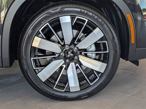 New 2025 Mitsubishi Outlander SE image 8