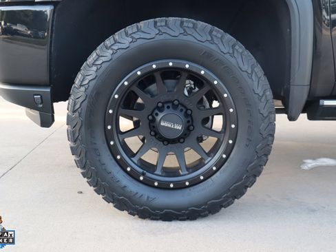 Used 2021 GMC Sierra 2500 Denali w/ Denali Black Diamond Edition AWD/4WD image 10