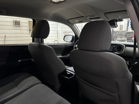 Used 2018 Toyota Tacoma SR5 RWD image 28