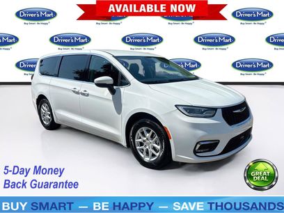 Used 2023 Chrysler Pacifica Touring-L