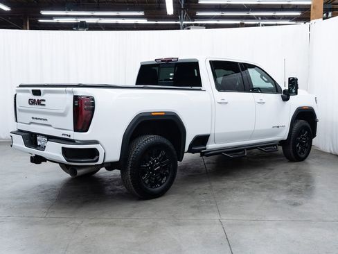Used 2025 GMC Sierra 2500 AT4 w/ Technology Package AWD/4WD image 6
