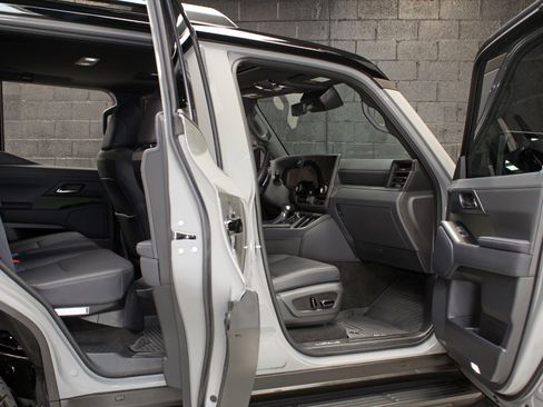 Used 2024 Lexus GX 550 AWD/4WD image 24