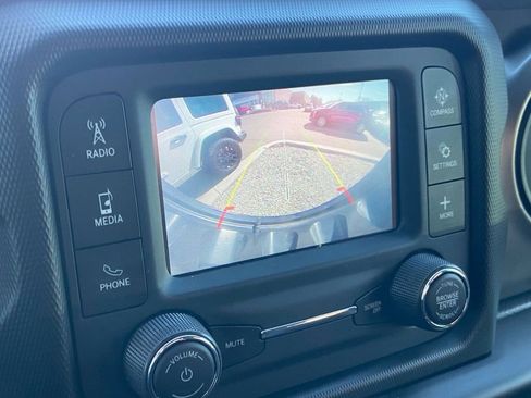 Used 2018 Jeep Wrangler Sport image 17