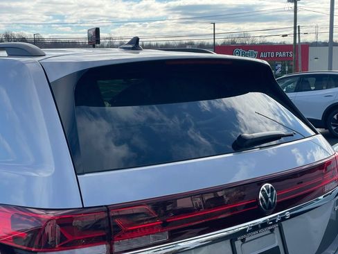 Certified 2025 Volkswagen Atlas SE w/ Black Wheel Package image 35