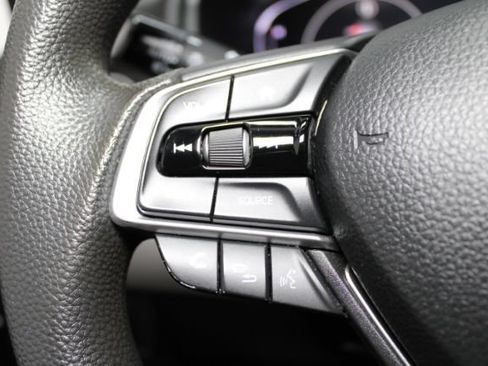Used 2018 Honda Accord LX image 19